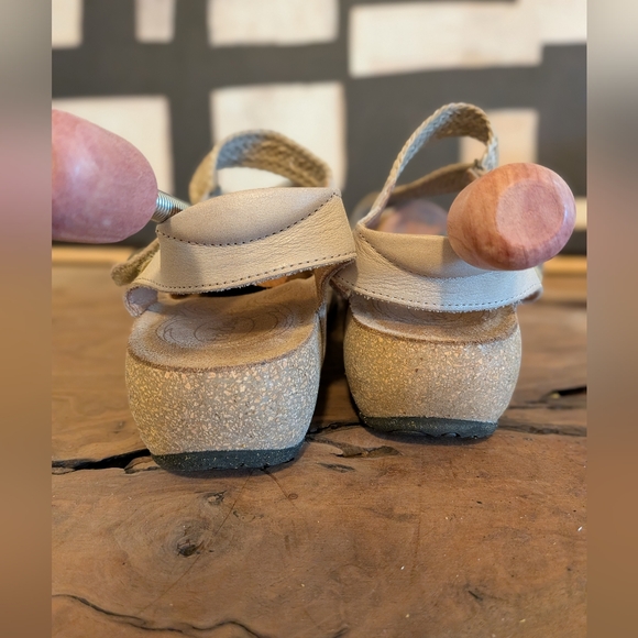 TAOS Trulie Beige Cork Slingback sandals Wedges size 8-8.5 US /EUR 39 Women’s - Picture 7 of 11